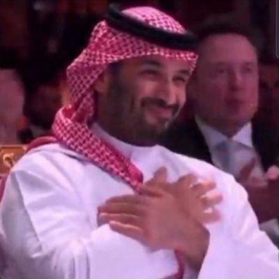 الشيب ماهو عيب يامعذّرب الشيب*
الشيب في رأس الولد له سبآيب.
إما كريمٍ شاب يبحث عن الطيب*
والاّ شجاعٍ عذّبته المصآيب ...