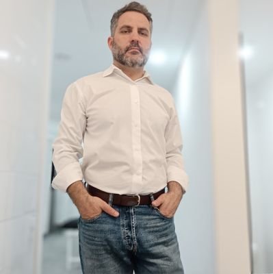Ben del cert us puc jurar que la història va passar una vegada a un poblet, on a l'hivern feia fred i a l'estiu feia calor, per allà l'any... de la picor.