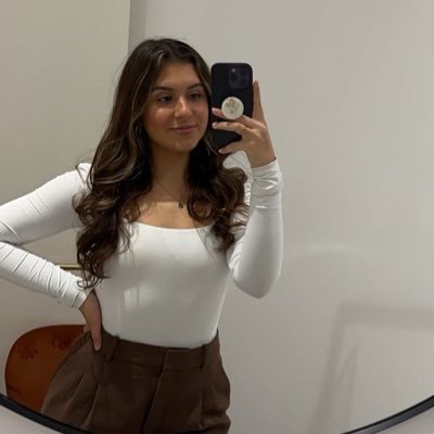 alzena_ioana's profile picture. 