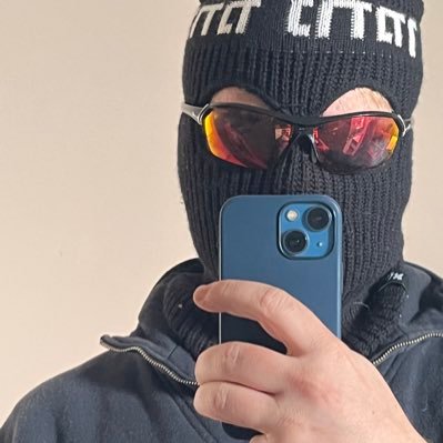 Valerikmat's profile picture. ירושלמי במקור, הייטקיסט, ימני שמצביעי הממשלה יקראו לו שמאלן, מילואימניק, לא יכול בלי מוזיקה בחיים