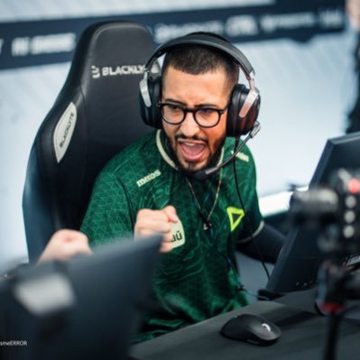 Vinícius Monteiro, 25 anos, R6 Professional Player at @LOUDgg ✉️ agencia@loud.gg