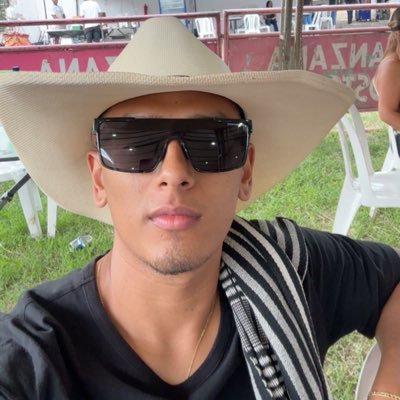 deefe21's profile picture. ig: dfescobar