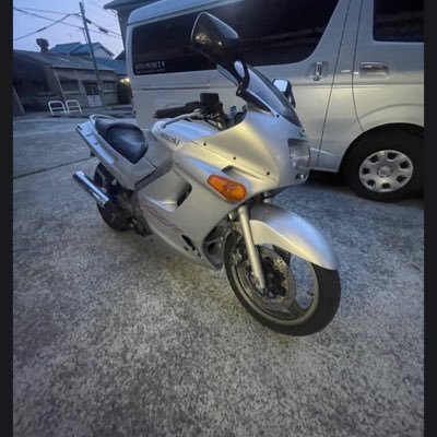 sworddaughter's profile picture. ZZR250関西で走り回ってます✋   整備は気合い入れて全て自分で頑張る💪  大型からはキャブ変えたりする予定沼のFCRと言う化け物に手を出そうかと zzr軽い整備日記