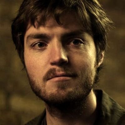 Tom Burke,The Musketeers ,Cormoran Strike and Tom Hiddleston fan. Head over heart~Athos