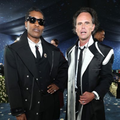 sweatysshirt's profile picture. New Vegas Better 🤷‍♀️