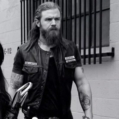 I'm made of grit and oil. Following the path of the cro has given me heartache, but at the same time, it led me to @VeiledTeller. She is my home. 21+ RP #SOA