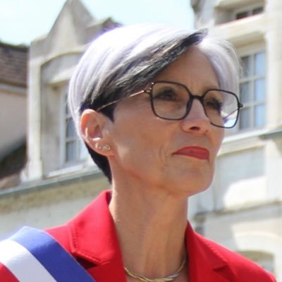 Maire de Monéteau • Conseillère départementale Auxerre-2 • 3e vice-présidente de l'Auxerrois - Les TIC, l'aménagement numérique, le SIG et la communication.