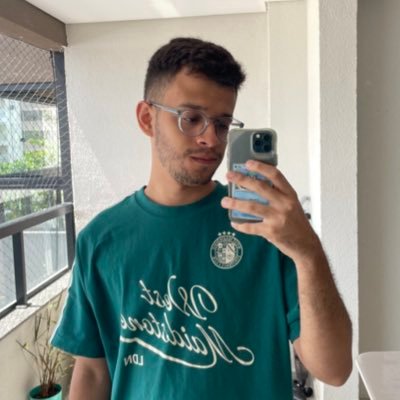 escrito por um roteirista de merda e dirigido por um diretor infame.