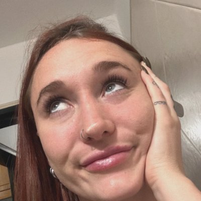 Moonlit_Lilli's profile picture. 🍑 Charm, Gemini harm
pole girl w/ paws & poles ♊️📍