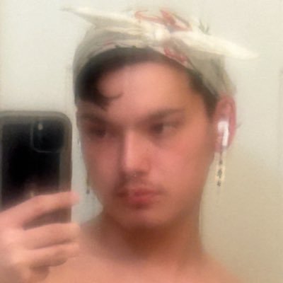 gobrushyourhair's profile picture. they/she | English PhD | Your favorite detransitioner's favorite detransitioner