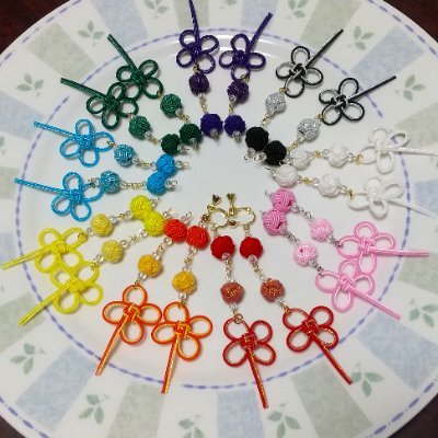 水引アクセサリー作家。製作者:@HaasukeMi8ta 無言フォロー大歓迎(*^^*)私も無言フォロー失礼します。耳飾りとストラップを制作しております🎵https://t.co/NVkNF2CPJ4にて発売中✨
耳飾りの金具はアレルギー対応金属使用。好きな作品見付けて下さい😊