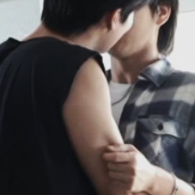 yoonsuzhie1226's profile picture. ~intp