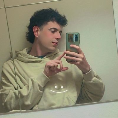 poletee03's profile picture. Hola benvingut al meu Twitter