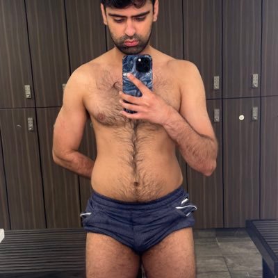 Your favorite jobber's favorite jobber 💪🏽
Kinky switch-ish bulking 26 year old muscle cub into wrestling, bondage, and edging. I’m hung and uncut too 😈