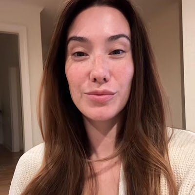 I am Nicole, I live in France and I am 36 years old, single, without children. I am here for a serious relationship.