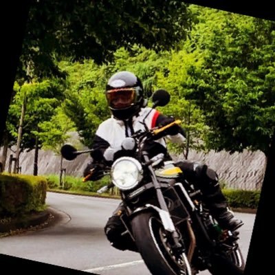 はじめまして♪湖畔を見つめるバイク乗り笑 タイガーカラーの(虎くん)と一緒に のんびりバイクLife✨ #z900Rs #バイク乗り