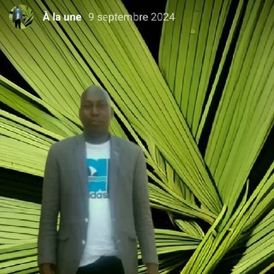 Aime le sport, particulièrement le foot, la politique et les défis sociaux.