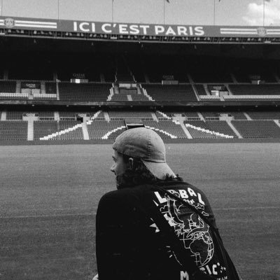 Freelance Graphic Designer / Photographer and Paris SG supporter