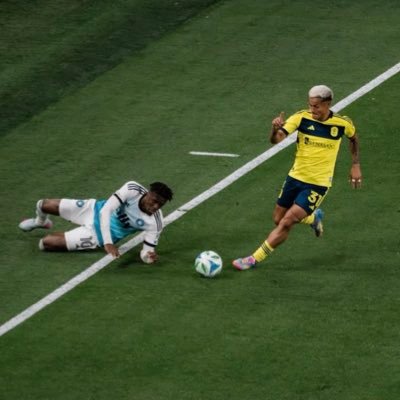 Proud supporter of @arsenal and @nashvillesc as well as being they biggest @NoahKahan fan you’ll know…