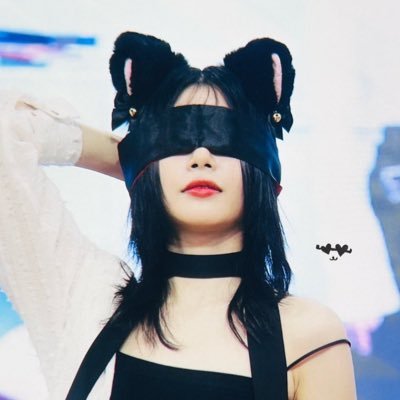 One day suddenly the light didn't come, people forgot how to say good things - Deukae……….. TWICE⁹/Dreamcatcher⁷/I-DLE⁶/BlackPink⁴