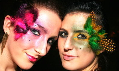 Feathery faces and glittery grins for parties and events.
http://t.co/NMWrb7blOv