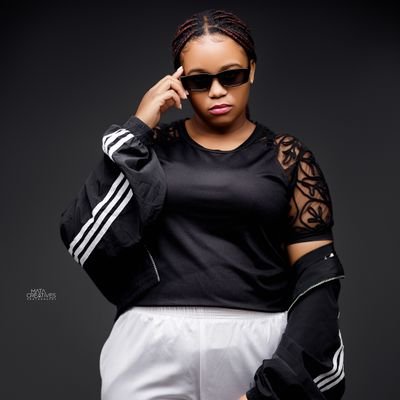 Vocalist. Song writer. Sister. weird....
https://t.co/LJ9y6Xlh8a
https://t.co/inE3fxTEo1
