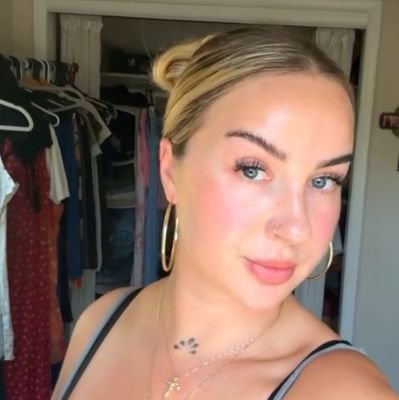 chloe_5344's profile picture. sassy, classy. 🛍👠
I'm here to steal your heart.🧡☺️

This is my only page ⚠️