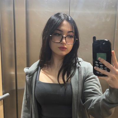 hanon12pm's profile picture. féministe o max