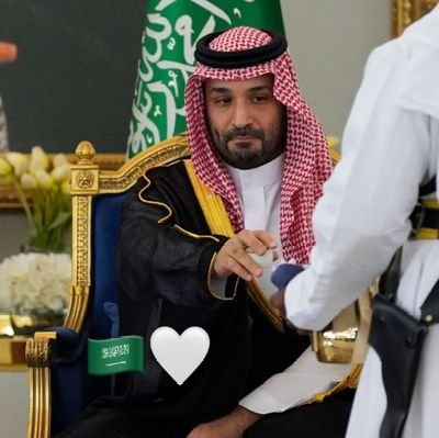 لا توحِشِ النَفْسَ بخوف الظُنون واغْنَمْ من الحاضر أمْنَ اليقين فقد تَساوى في الثَرى راحلٌ غداً وماضٍ من أُلوفِ السِنين