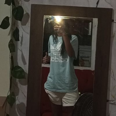 d0z_lidiniz's profile picture. UMBANDISTA E LÉSBICA ✂️