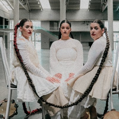 🎵 Somos Aida Tarrío, Olaia Maneiro e Sabela Maneiro 📲 contratacion@playplan.es | @playplan_