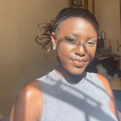 King's Kid. Aspiring Auditor. Nail Tech. Commercial Model. #YNWA. Peace before Position.