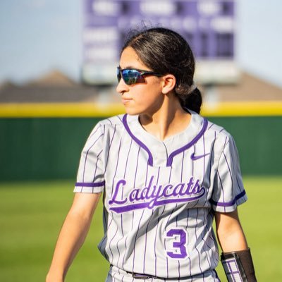 ZariahArias's profile picture. Softball #25 utility C/O 28