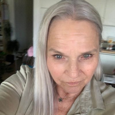 EK0805zh's profile picture. 