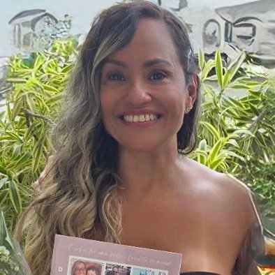 ViviCPcarvalho's profile picture. Diálogo é bem vindo. Este é o perfil de uma mulher moderada e moderadora. Fã de político deveria pagar imposto dobrado.