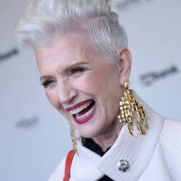 Bestselling International Author of A Woman Makes A Plan _
Doctor of Dietetics (* Supermodel
#ItsGreatToBe76 Manager: anna@mayemusk.com
