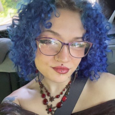 LiaSappho's profile picture. they/them :)