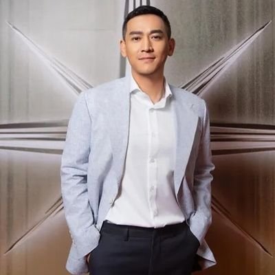 Tôi là một người đàn ông tốt bụng và khiêm tốn, được dẫn dắt bởi những giá trị mạnh mẽ và sự tôn trọng sâu sắc đối với cuộc sống con người. Tôi tin vào việc đối
