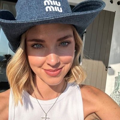 comfortjames98's profile picture. Love fiercely (and don't forget to stop along the way to take photos)