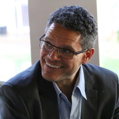 Engenheiro, professor, rubro-negro carioca e tricolor baiano