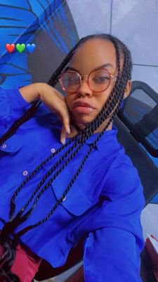Grammarian|Weirdo|I love being different. 😎
