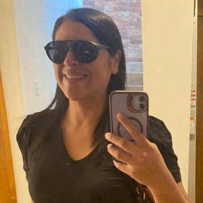 Señora, psicóloga clínica , aspirante a escritora y tenista 🎾. Me gustan mucho los tacos 🌮