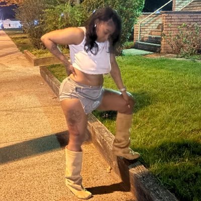 SumOTHaTYp3's profile picture. Wana impress me?....Light a blunt under water Bitch.
