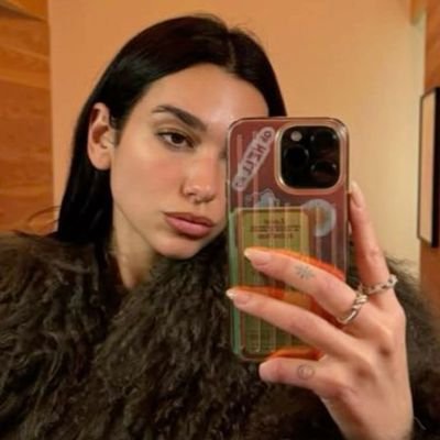 bellabad_'s profile picture. analiso, logo existo.