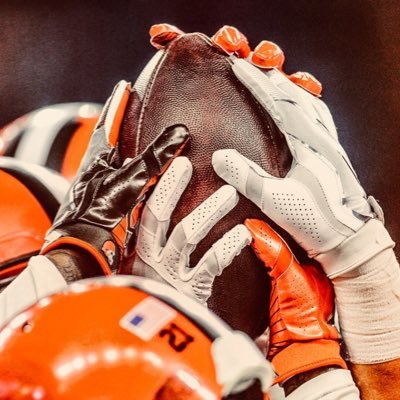 Michelle2theL's profile picture. Browns. 🏈 Cavs. 🏀 Golf. ⛳️ Proud Coach Stefanski supporter. 🏈 Call Me Little Sunshine 🎵🎤🌞