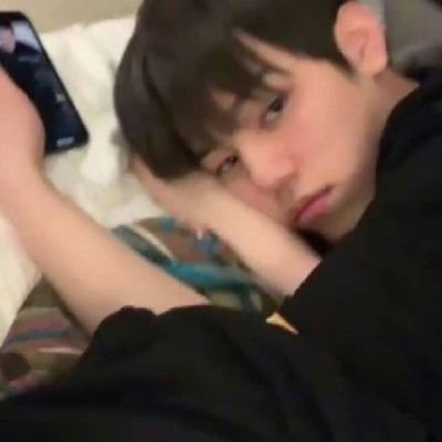 agnomaly's profile picture. living meme