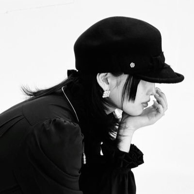 swtmomoring's profile picture. eu e melanie comendo sucrilo (cometendo suicidio)