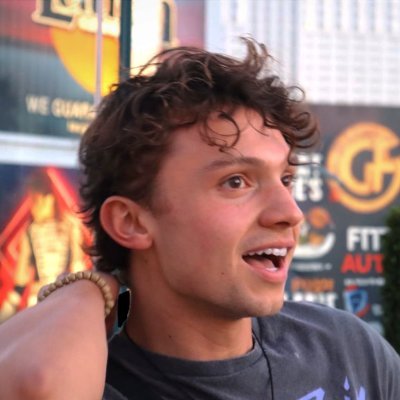 Zack_UGCU's profile picture. Check out my portfolio👇