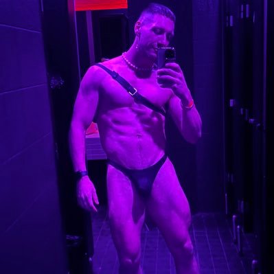 18+ alt acc. I lift heavy, read dad joke threads as a hobby, and misbehave far too much. #teampierced