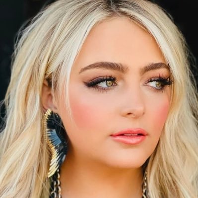 Huntergirmusic's profile picture. musical🎸/ Artist country music 🎶🎸